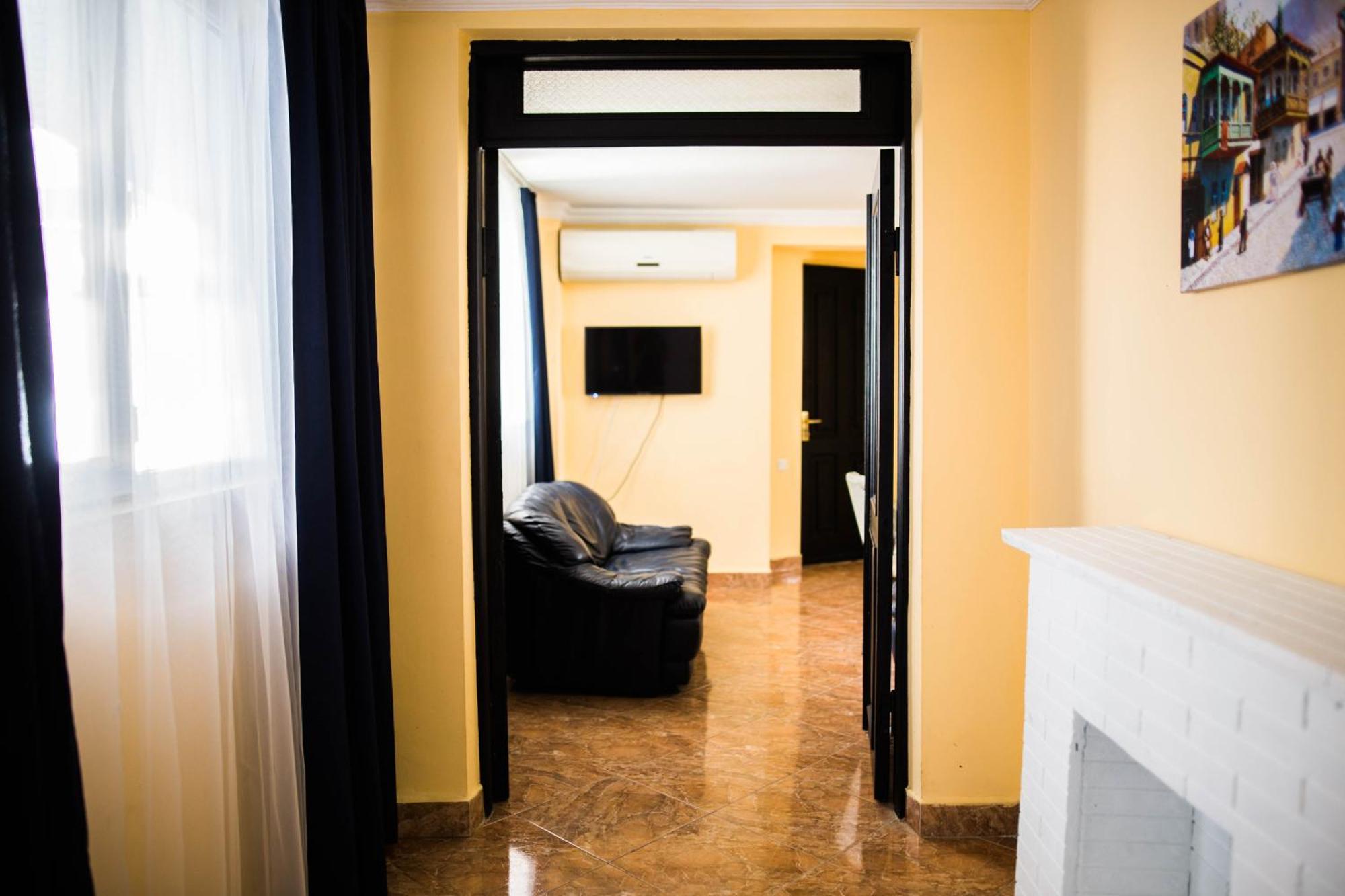 Central Apart-Hotel Batumi Ruang foto