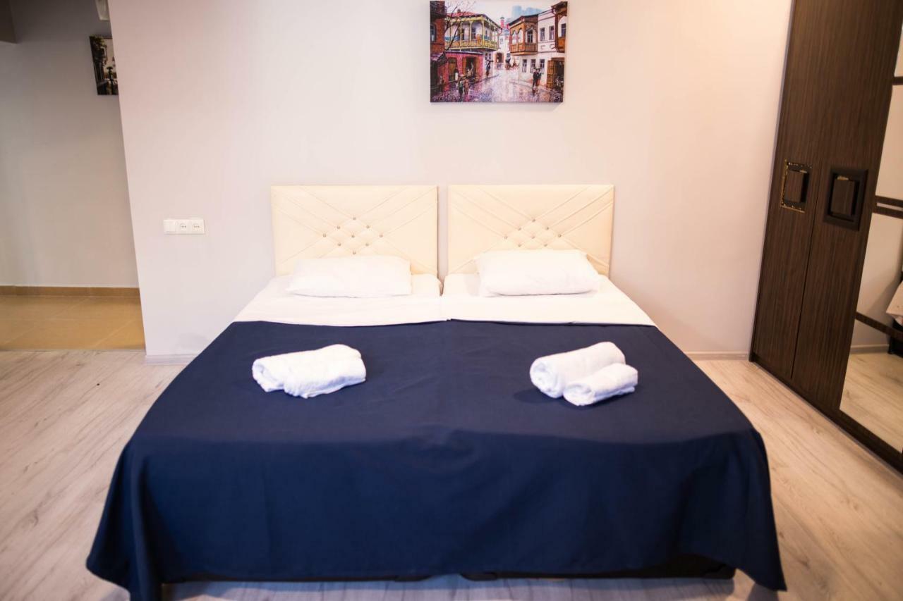 Central Apart-Hotel Batumi Bagian luar foto