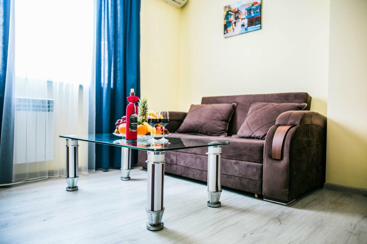Central Apart-Hotel Batumi Bagian luar foto