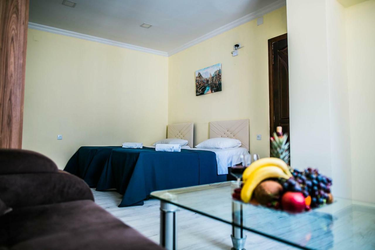 Central Apart-Hotel Batumi Bagian luar foto