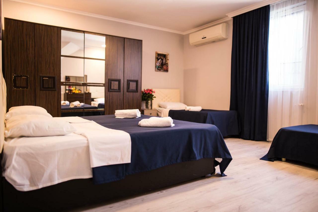 Central Apart-Hotel Batumi Bagian luar foto