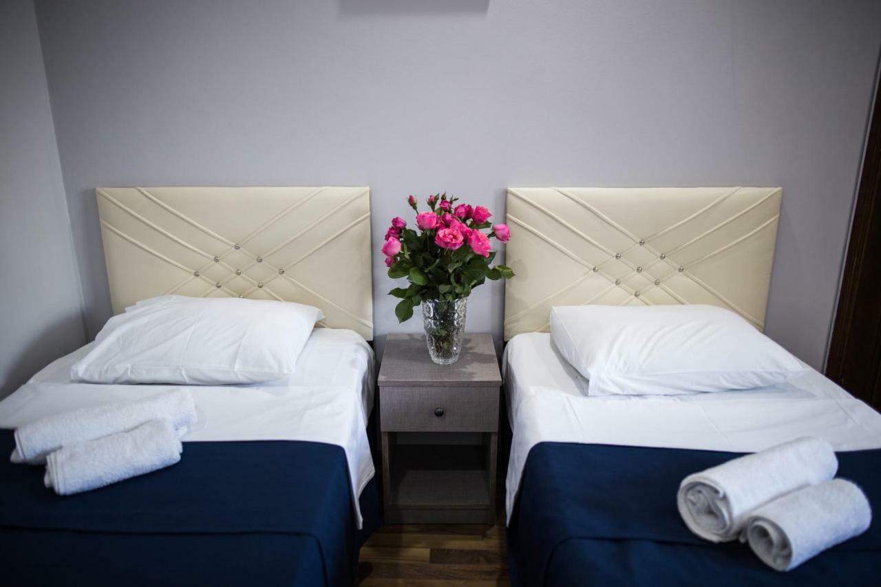 Central Apart-Hotel Batumi Bagian luar foto