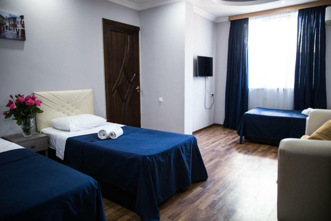 Central Apart-Hotel Batumi Bagian luar foto