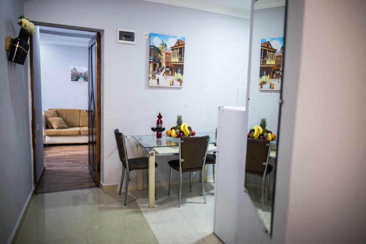 Central Apart-Hotel Batumi Bagian luar foto