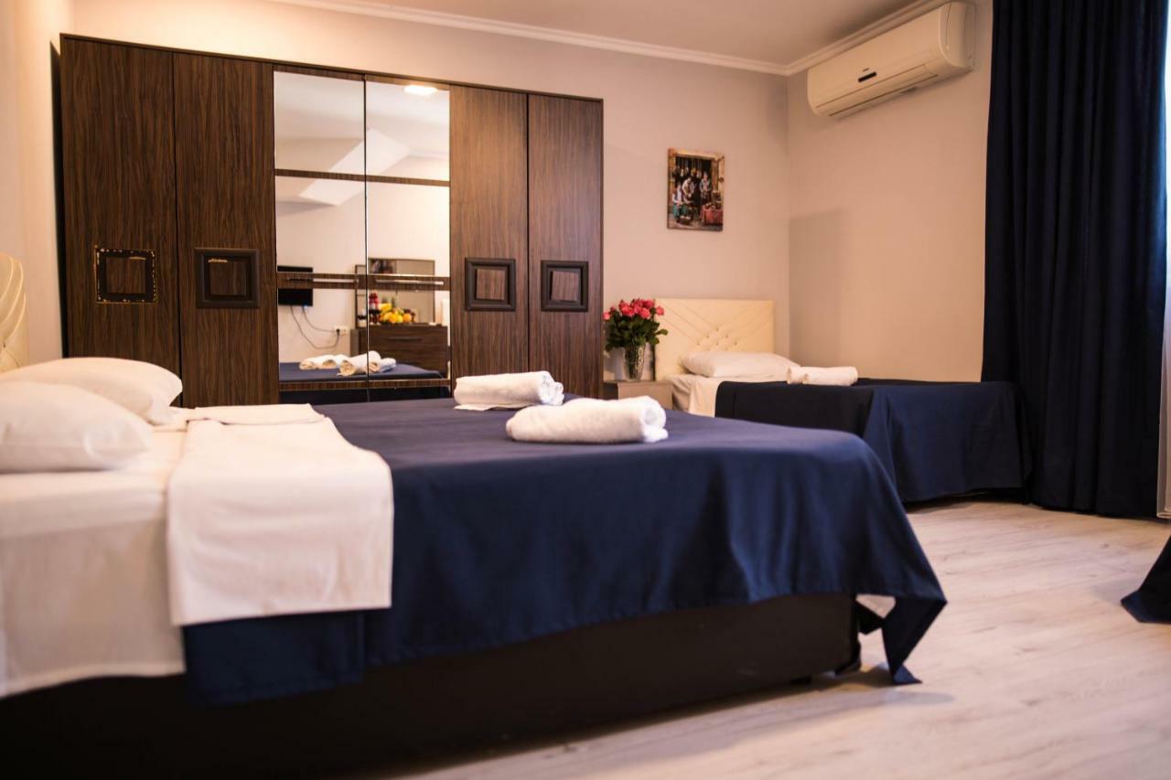 Central Apart-Hotel Batumi Bagian luar foto