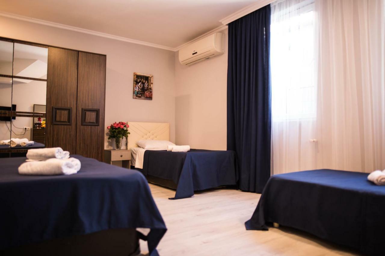 Central Apart-Hotel Batumi Bagian luar foto