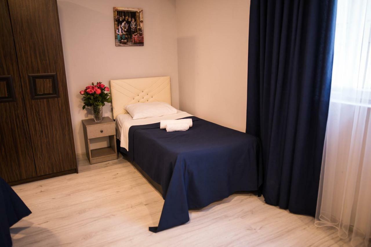 Central Apart-Hotel Batumi Bagian luar foto
