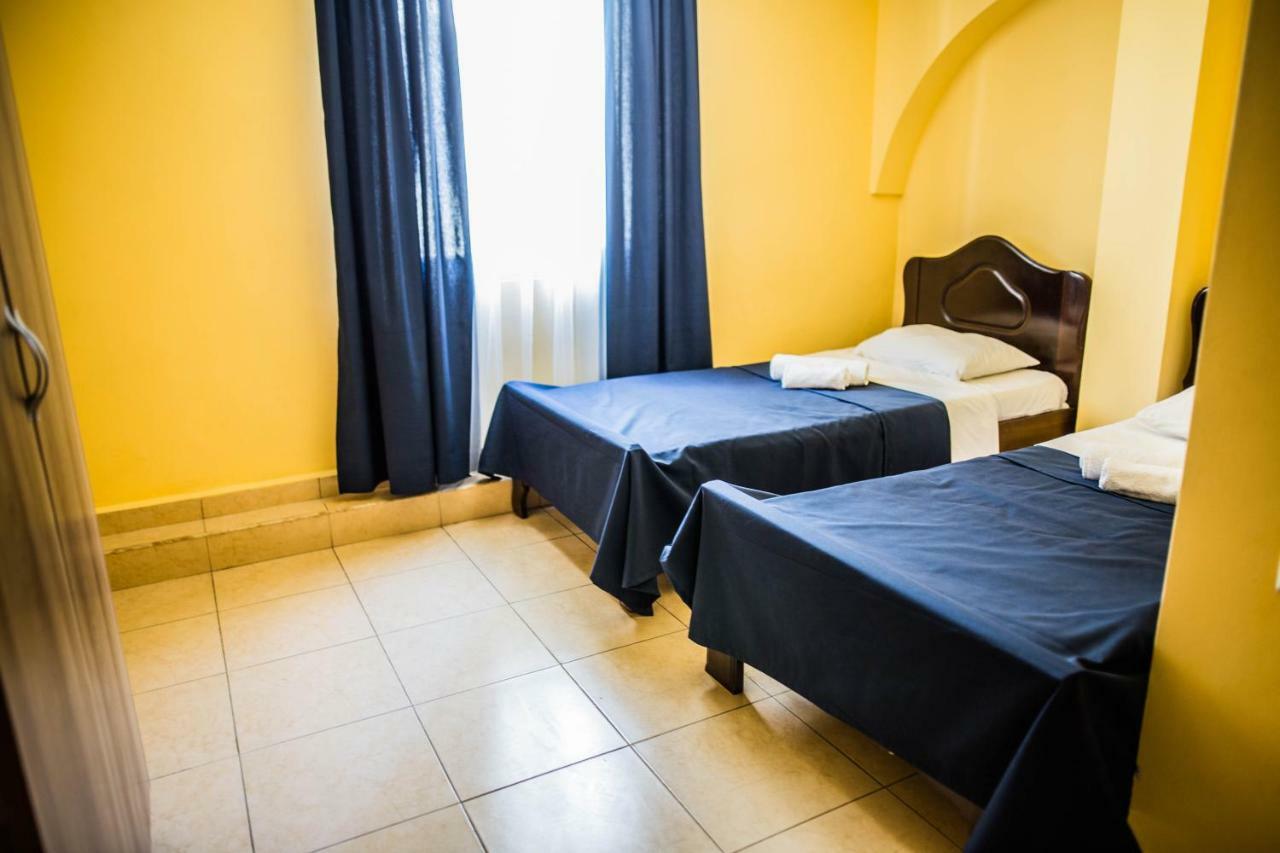 Central Apart-Hotel Batumi Bagian luar foto