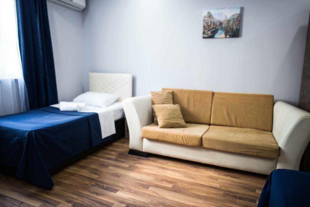 Central Apart-Hotel Batumi Bagian luar foto